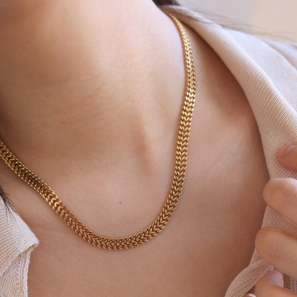 Waterproof gold plated double chain necklace - Picture 4 of 5